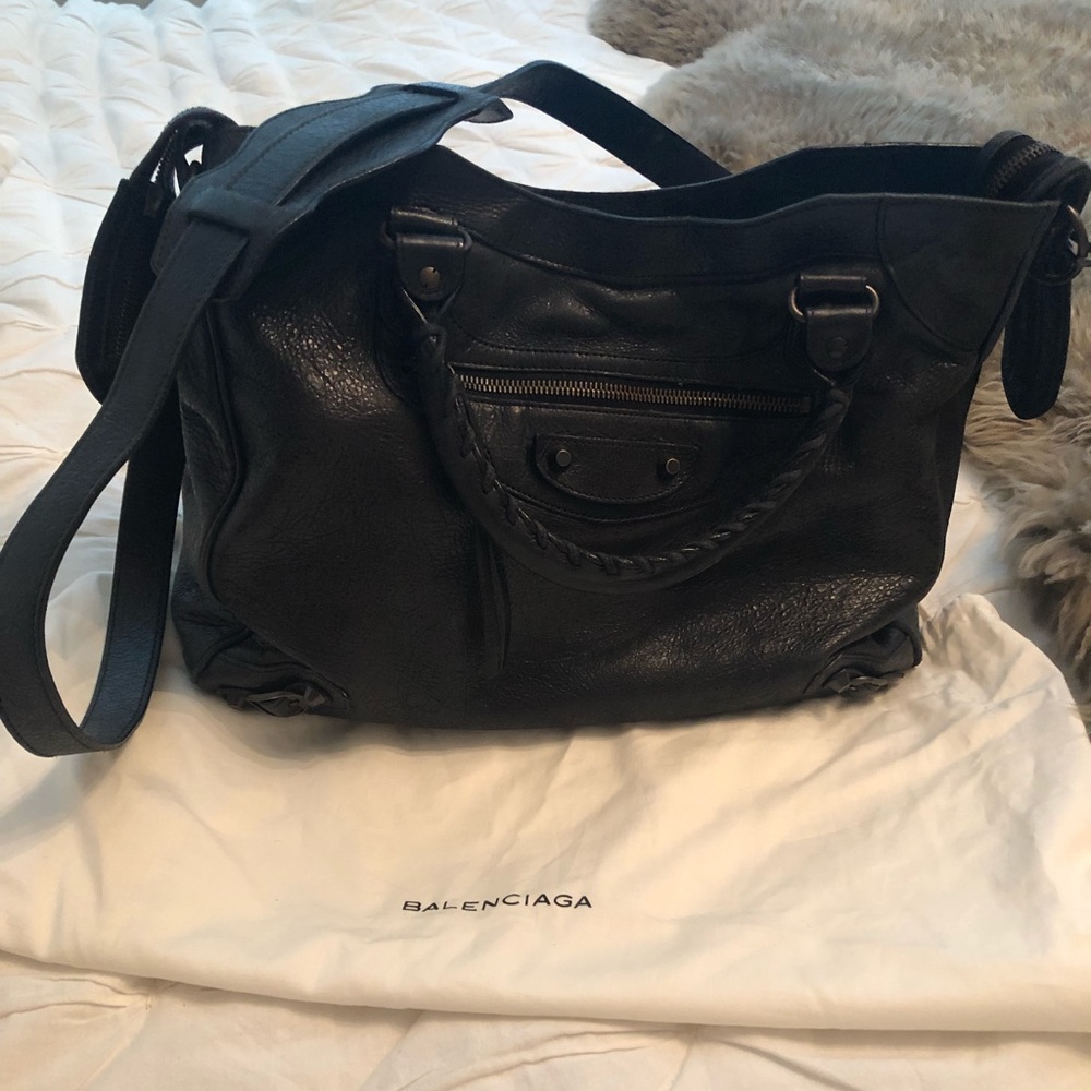 100% AUTHENTIC Balenciaga Classic Velo Crossbody